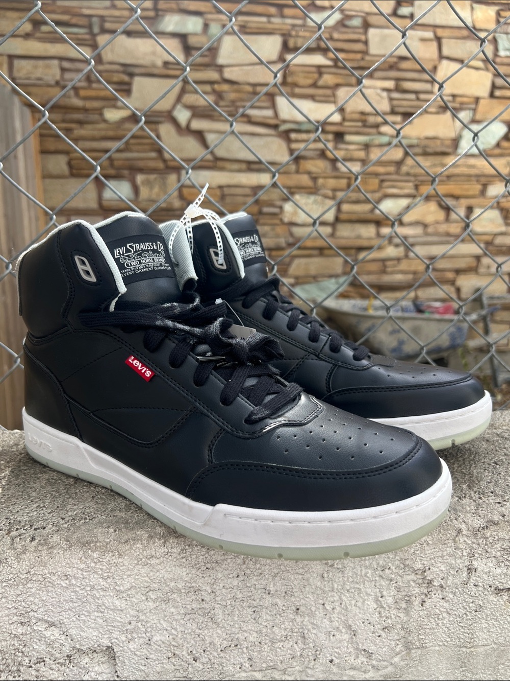Levi’s Men’s BB HI Metro Modern high top sneaker boot size 13 NWT